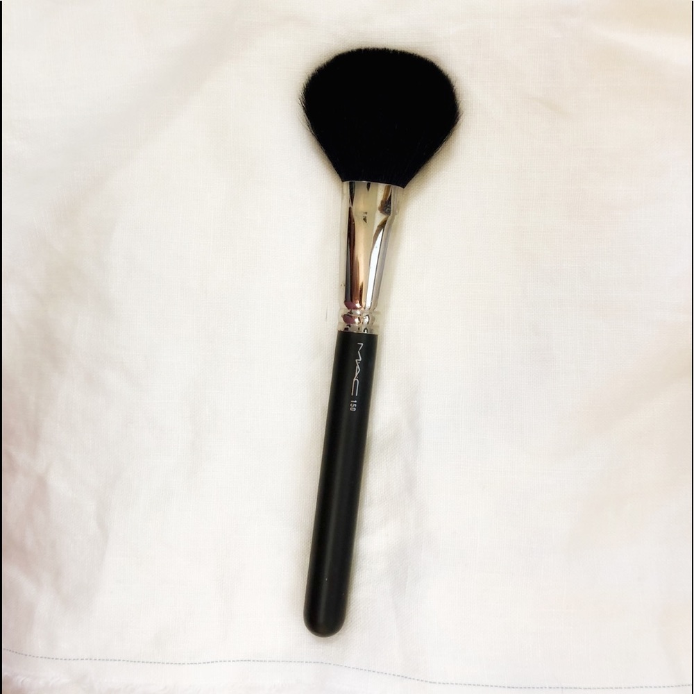 MAC brush 150